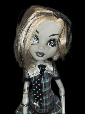 Rare Monster High Frankie Stien G1 2010 with makeover